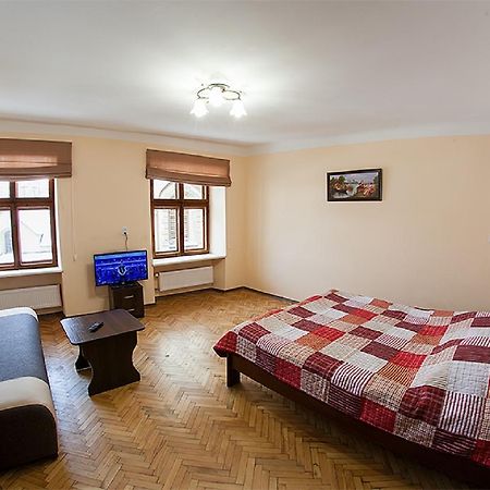 Квартира В Центрі На Вулиці Вірменській 12 Є Дві Спальні Двуспальні Ліжка Lviv Exterior photo